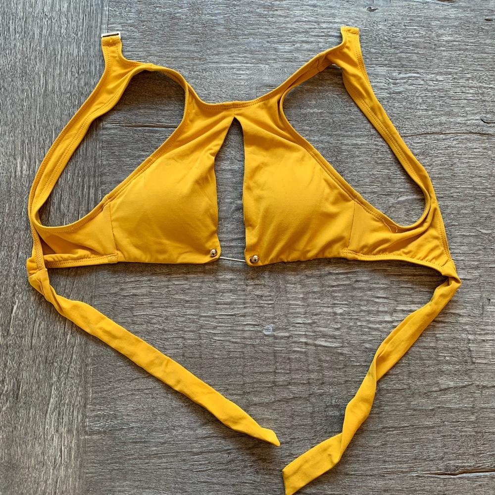 Robin Piccone Bikini - Picture 2 of 5